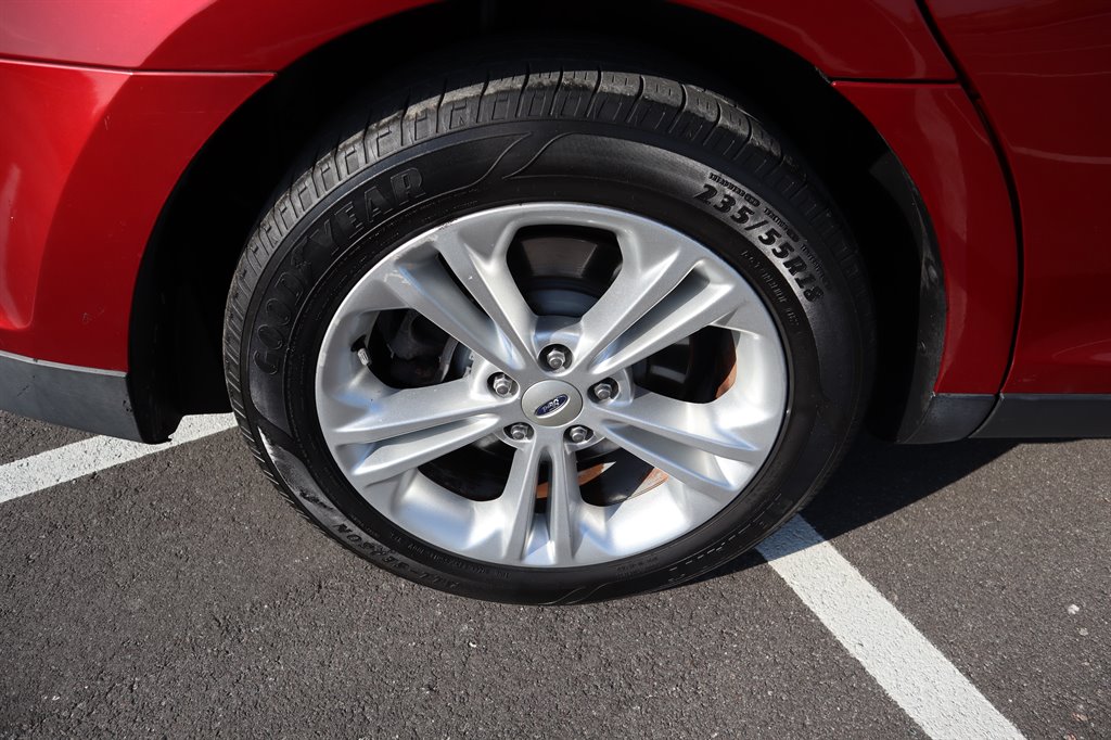 2013 Ford Taurus SEL photo