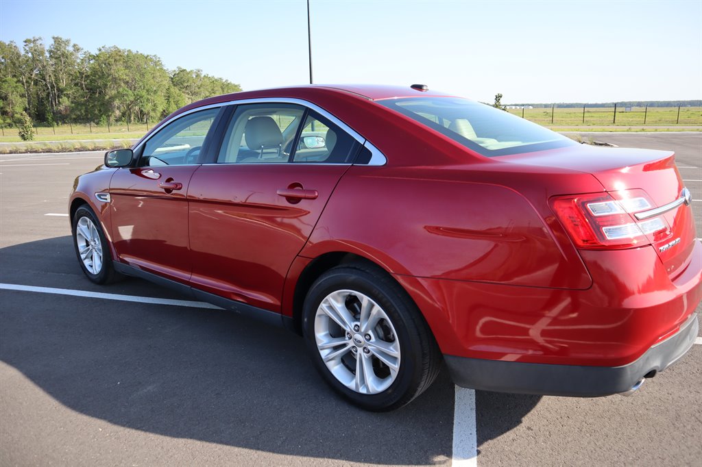 2013 Ford Taurus SEL photo