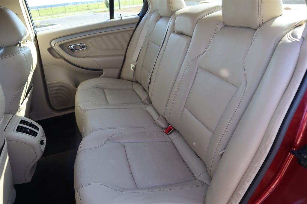 2013 Ford Taurus SEL photo