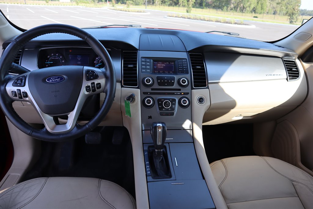 2013 Ford Taurus SEL photo