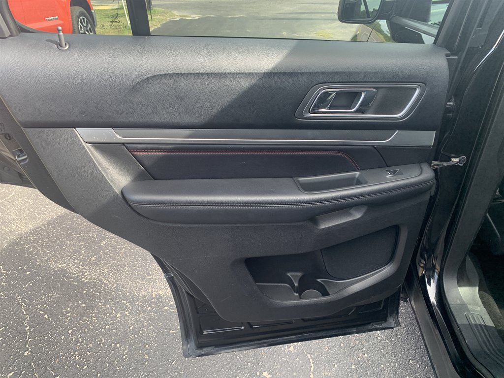 2016 Ford Explorer - $10,595