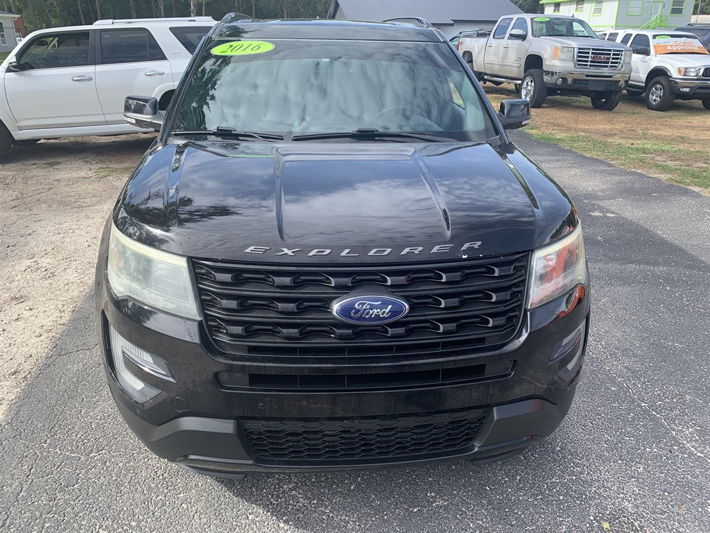 2016 Ford Explorer - $10,595