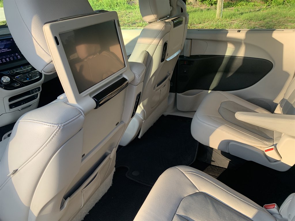 2018 Chrysler Pacifica - $10,595