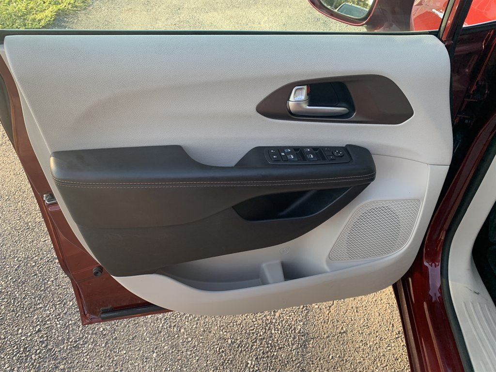 2018 Chrysler Pacifica - $10,595