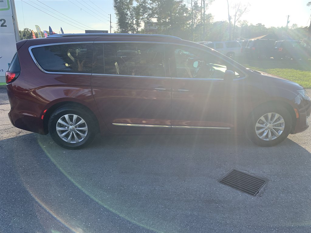 2018 Chrysler Pacifica - $10,595