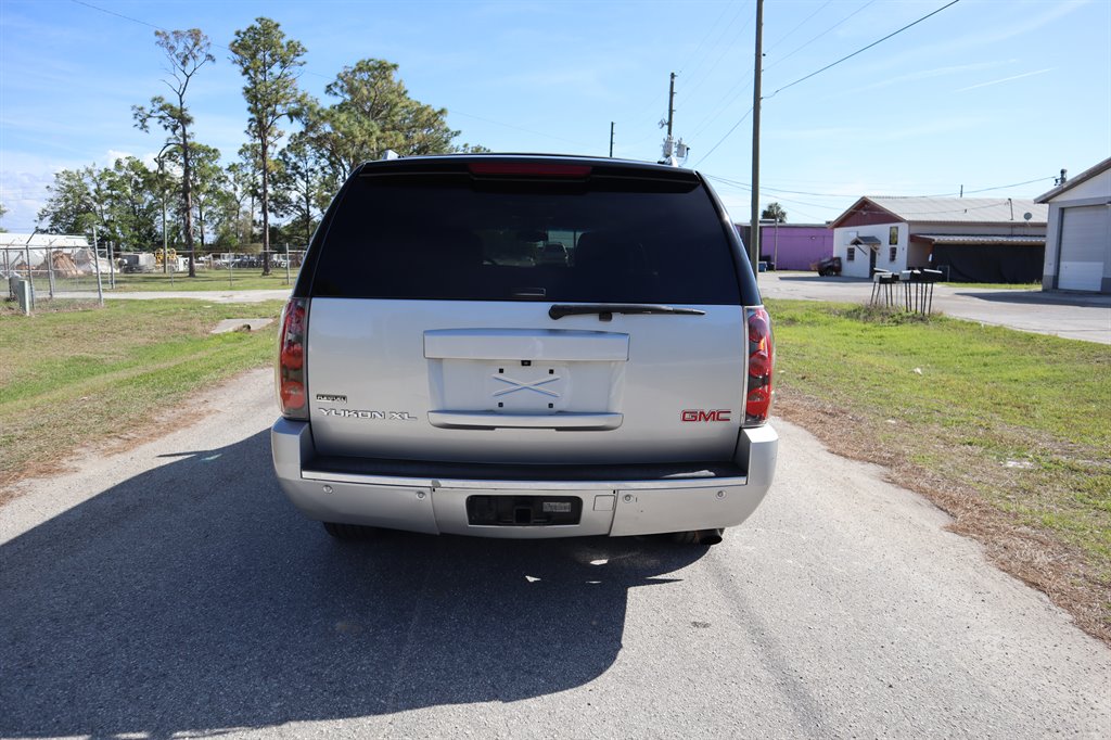 2011 GMC Yukon XL Denali photo