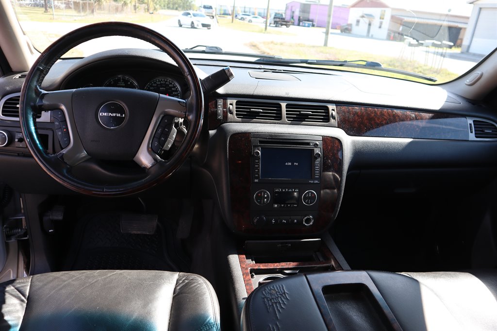 2011 GMC Yukon XL Denali photo