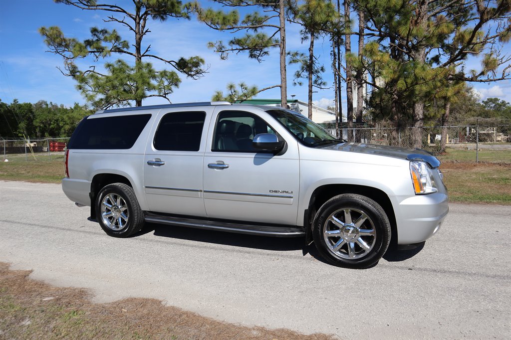 2011 GMC Yukon XL Denali photo