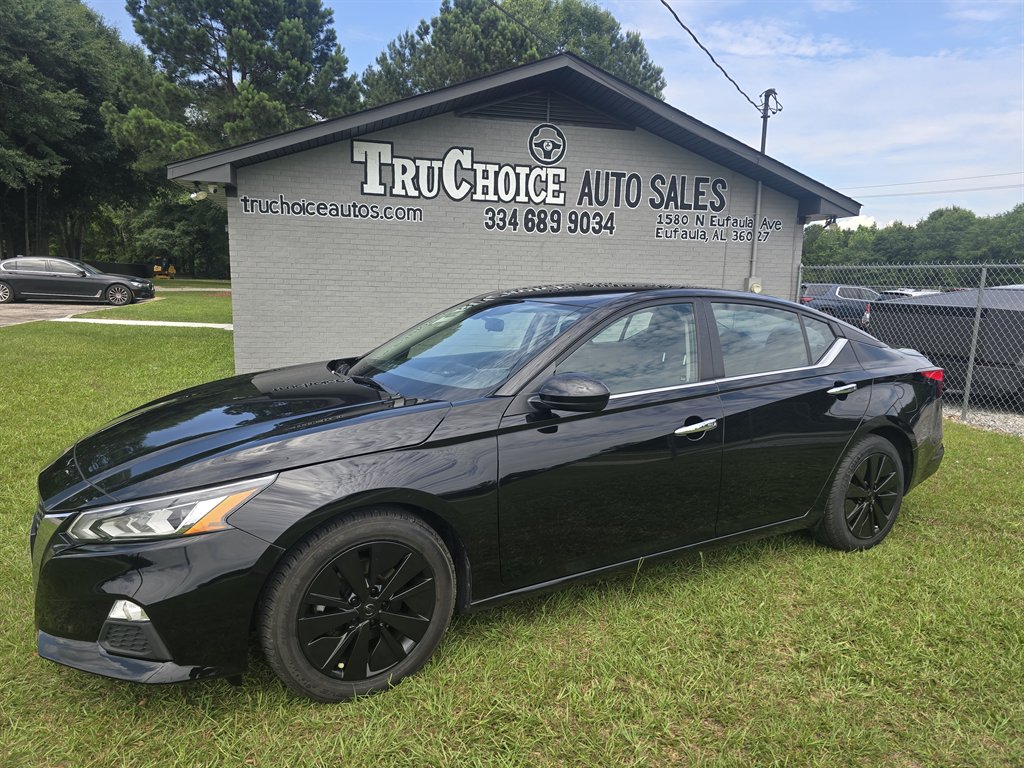 2022 Nissan Altima - $21,965