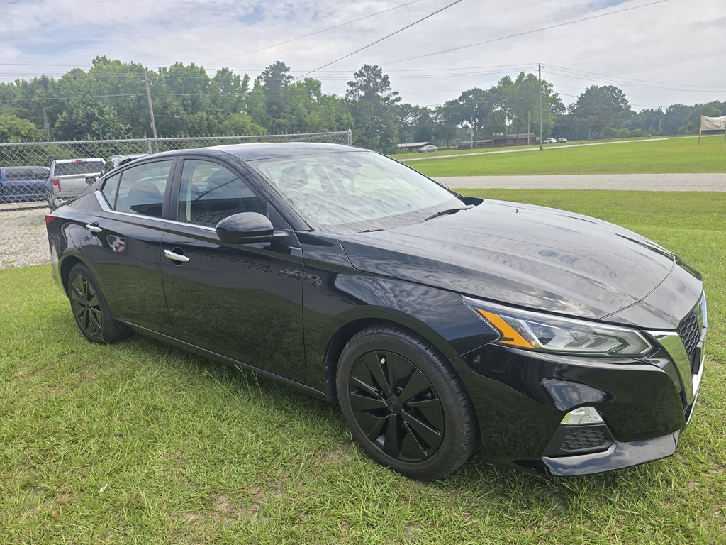 2022 Nissan Altima - $21,965