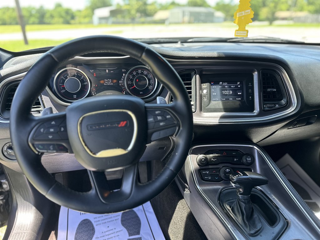 2015 Dodge Challenger SXT photo