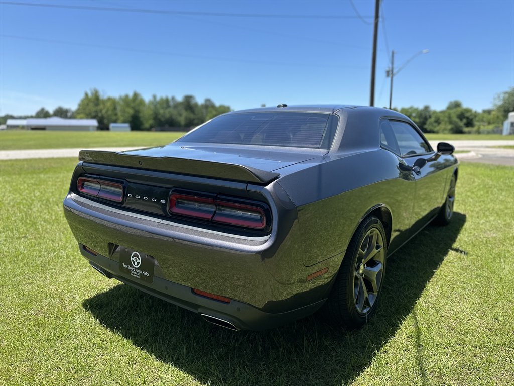 2015 Dodge Challenger SXT photo