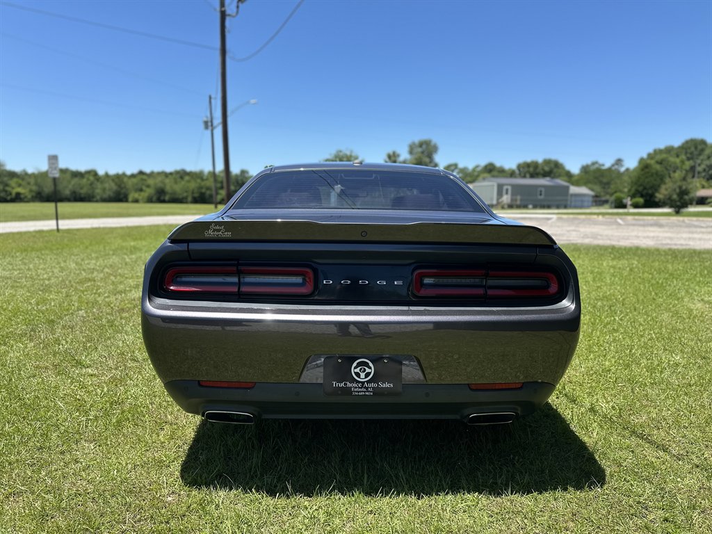 2015 Dodge Challenger SXT photo