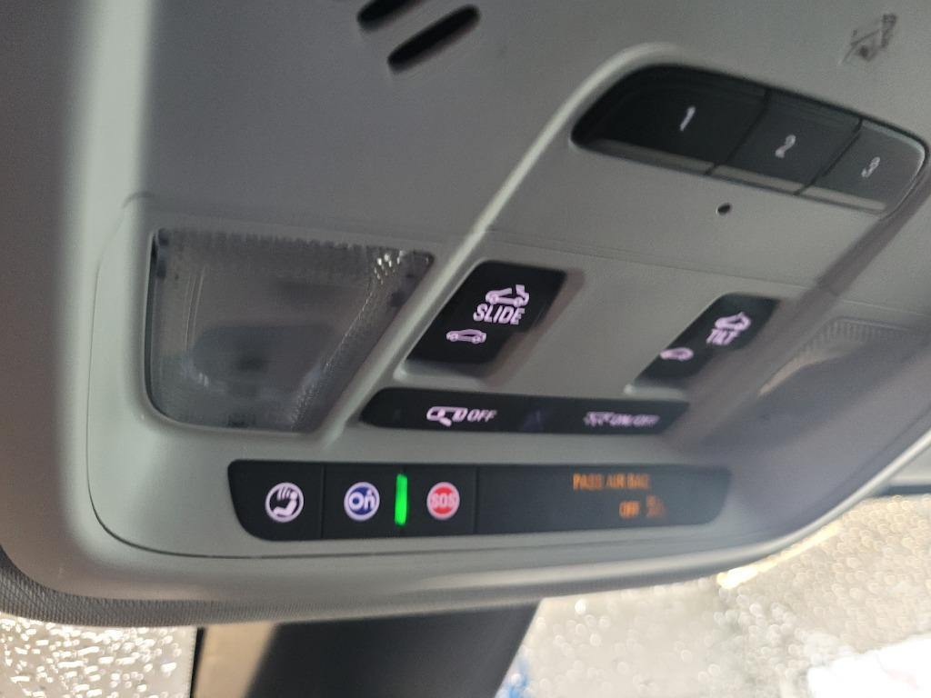 2021 Chevrolet Traverse Premier photo