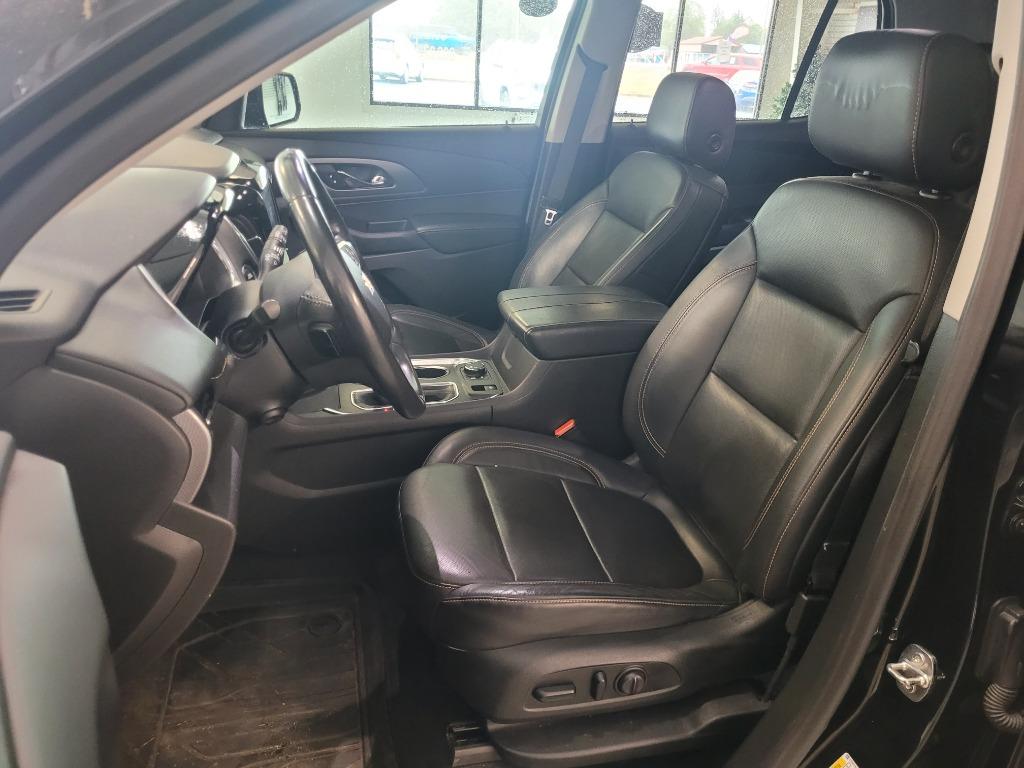 2021 Chevrolet Traverse Premier photo