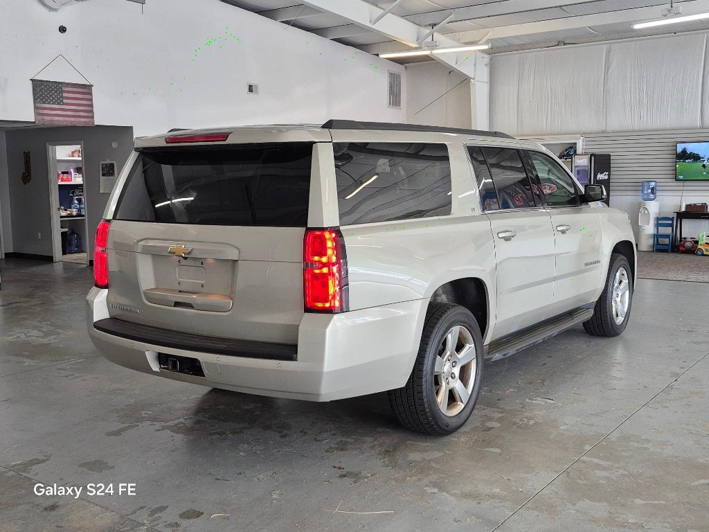 2016 Chevrolet Suburban 1500 LT photo