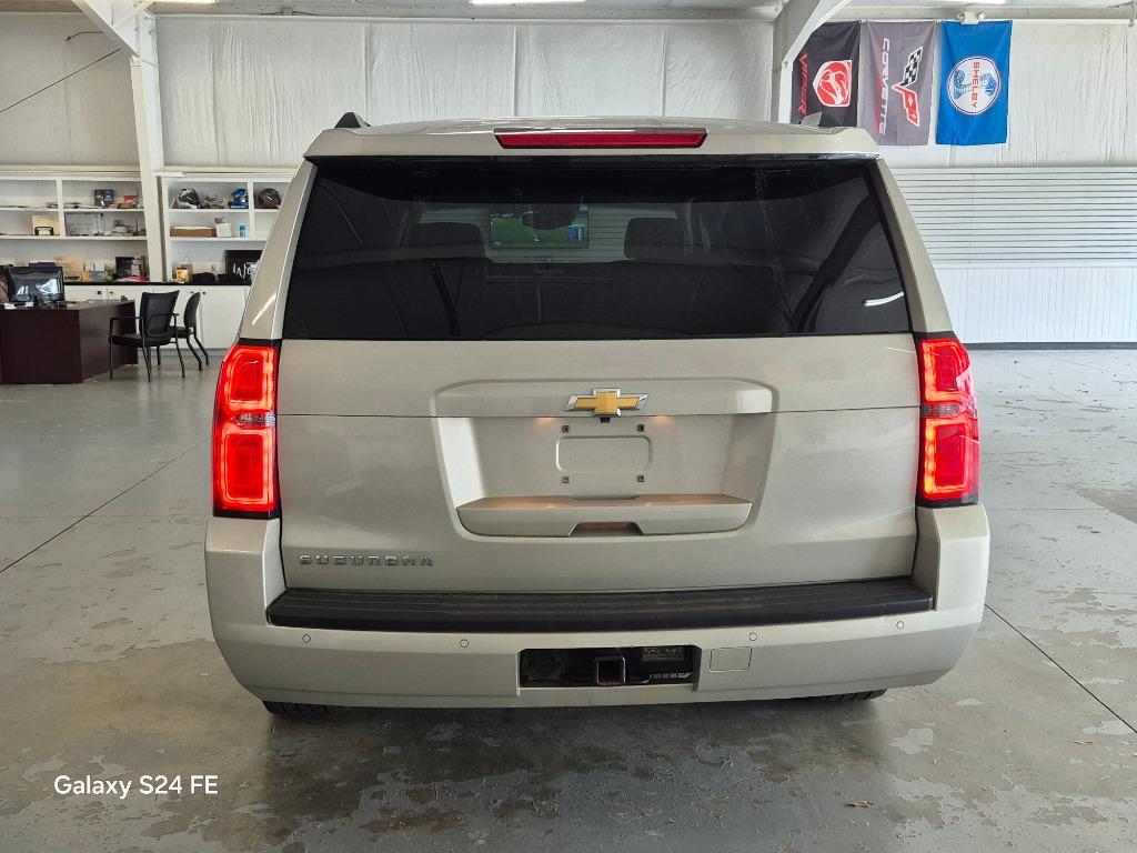 2016 Chevrolet Suburban 1500 LT photo