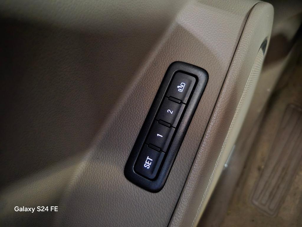 2016 Chevrolet Suburban 1500 LT photo