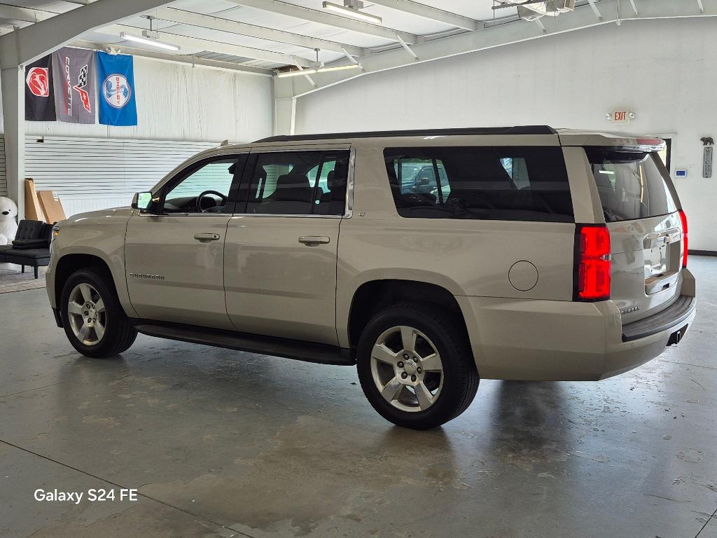 2016 Chevrolet Suburban 1500 LT photo
