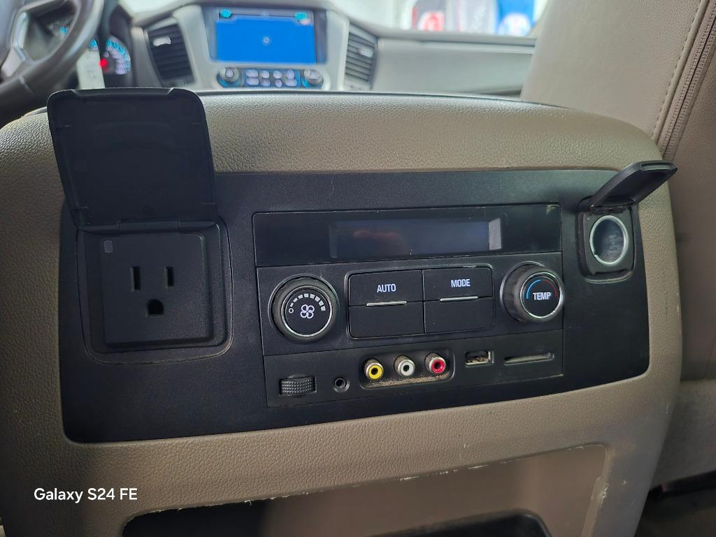 2016 Chevrolet Suburban 1500 LT photo