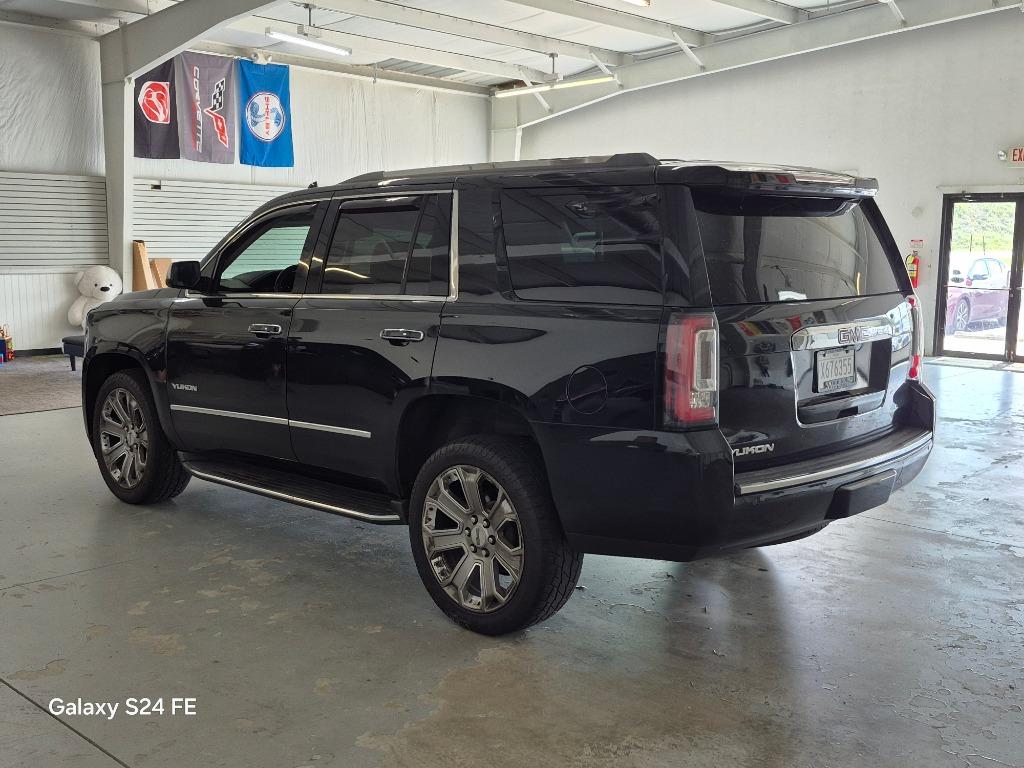 2016 GMC Yukon SLT photo