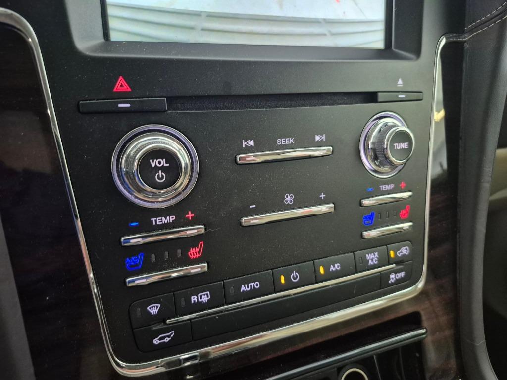 2015 Lincoln Navigator - $15,997