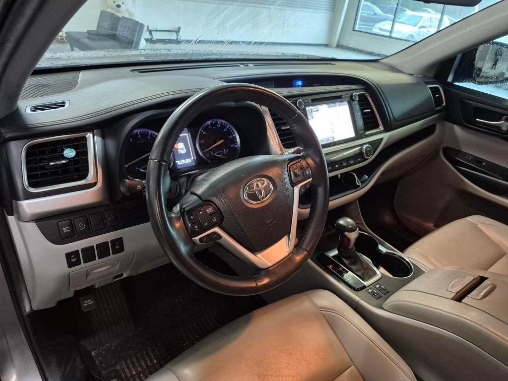 2019 Toyota Highlander - $23,997
