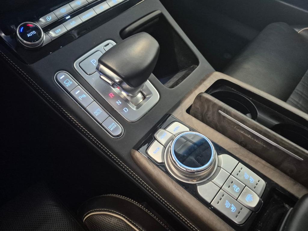 2020 Genesis G90 - $27,997