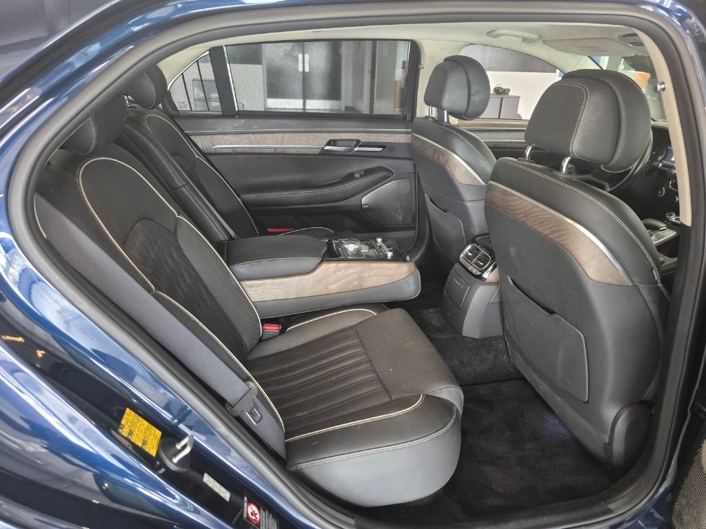 2020 Genesis G90 - $27,997