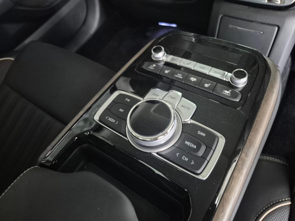 2020 Genesis G90 - $27,997