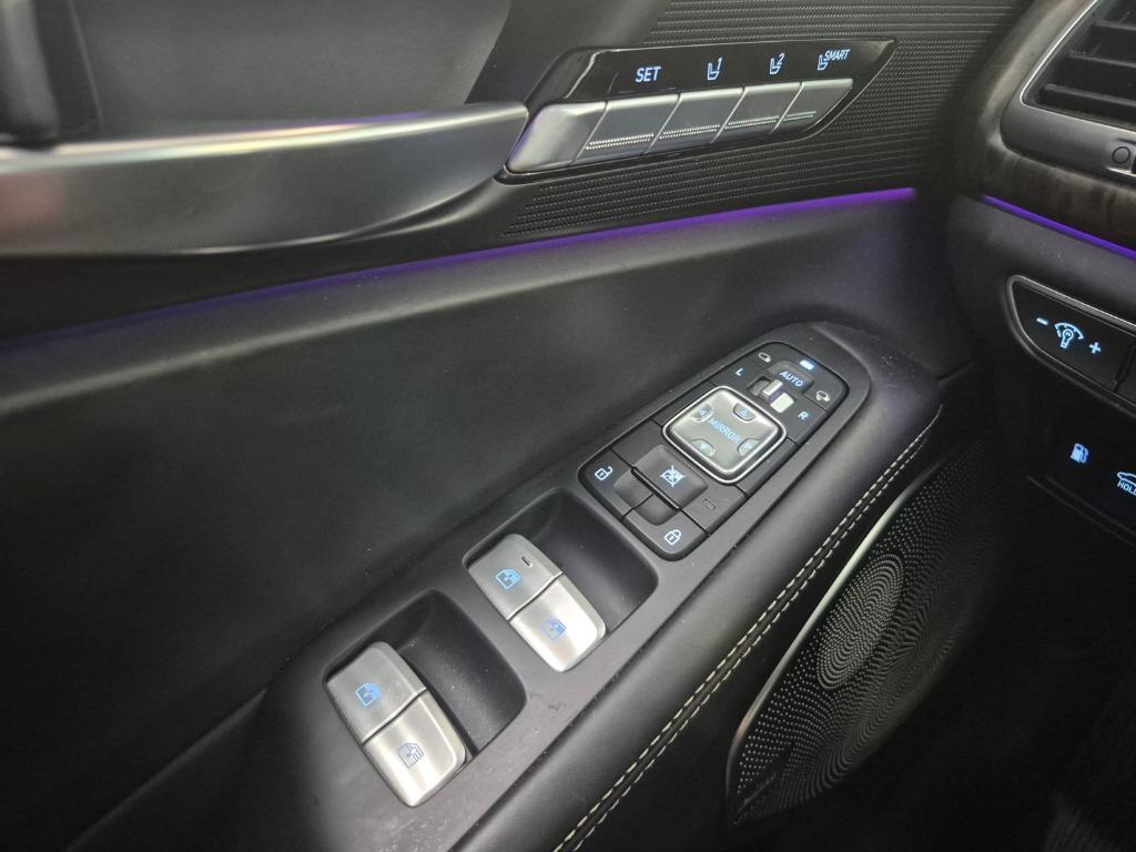 2020 Genesis G90 - $27,997
