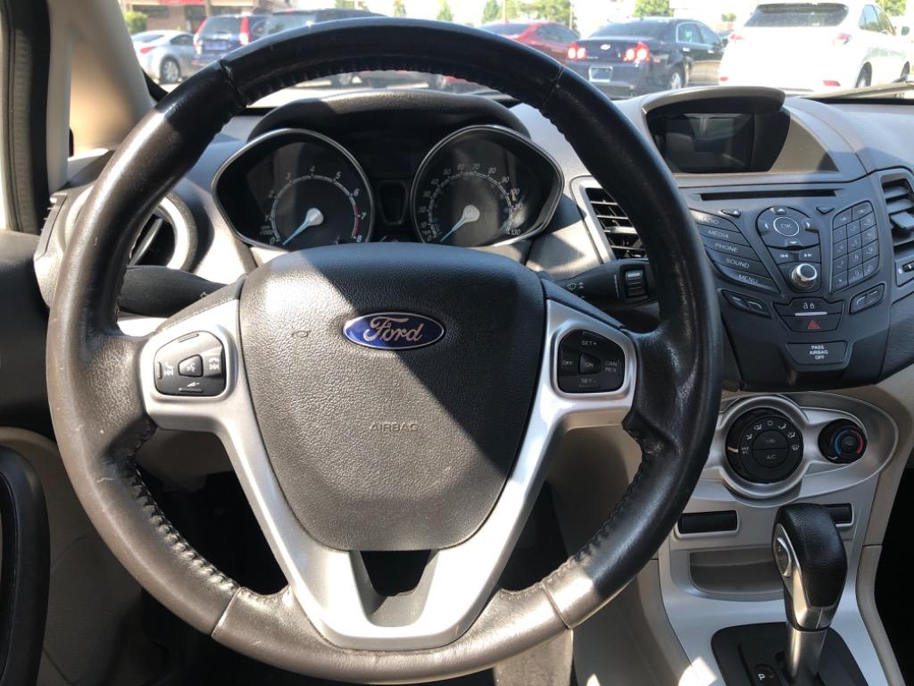 2016 Ford Fiesta SE photo