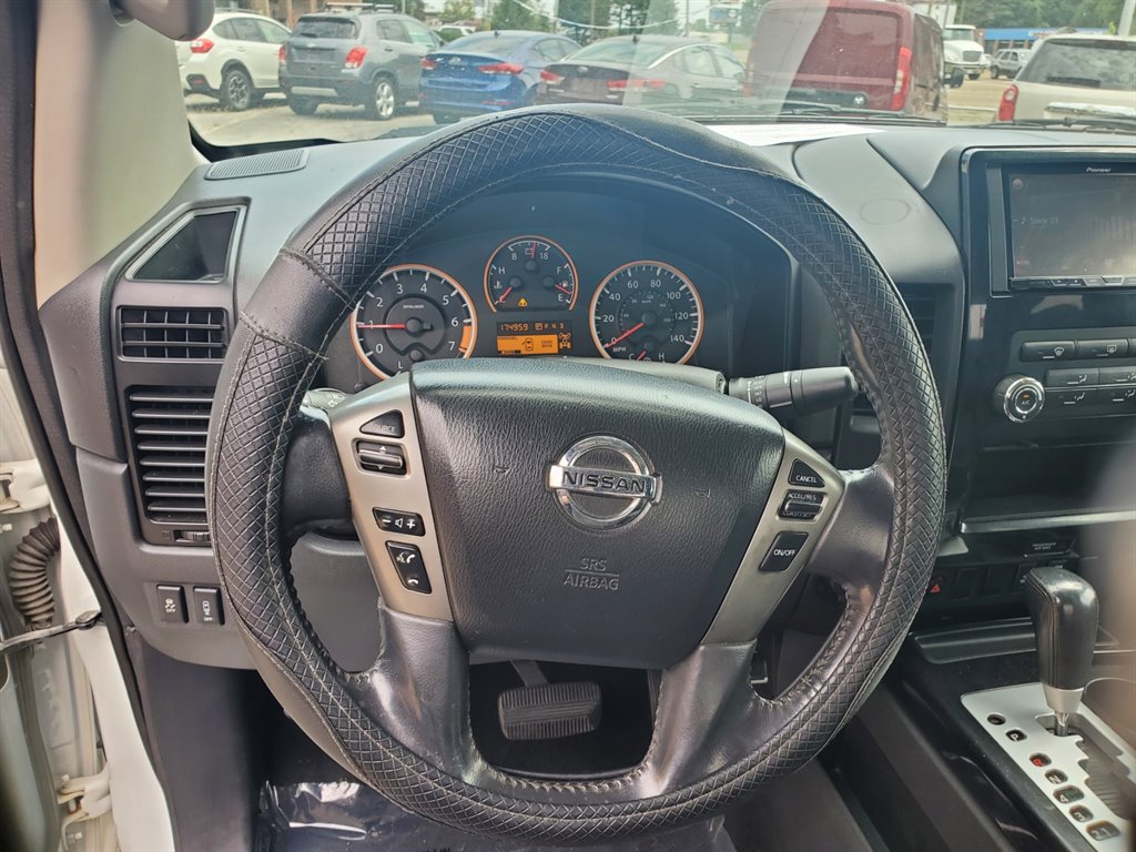 2014 Nissan Titan SV photo