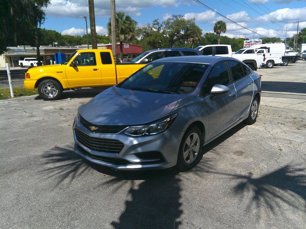 The 2017 Chevrolet Cruze LS photos