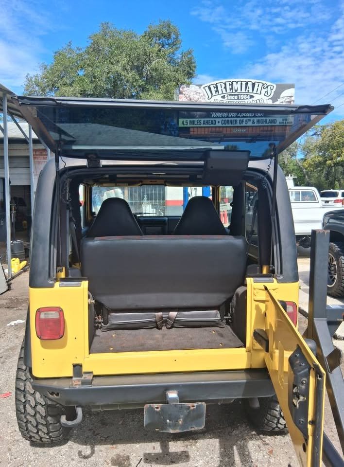 2000 Jeep Wrangler - $11,995