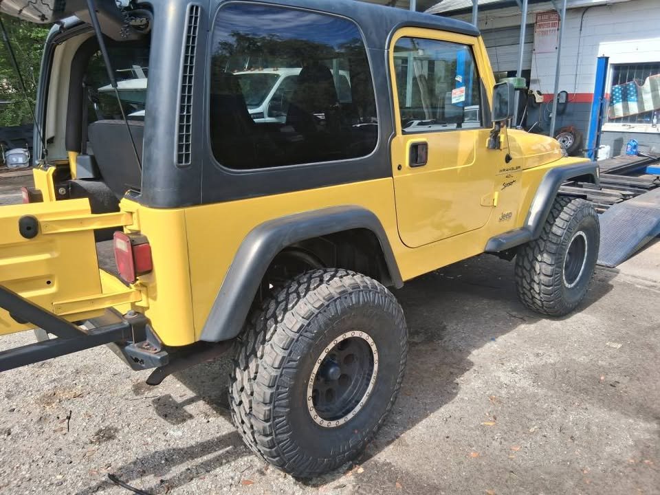 2000 Jeep Wrangler - $11,995