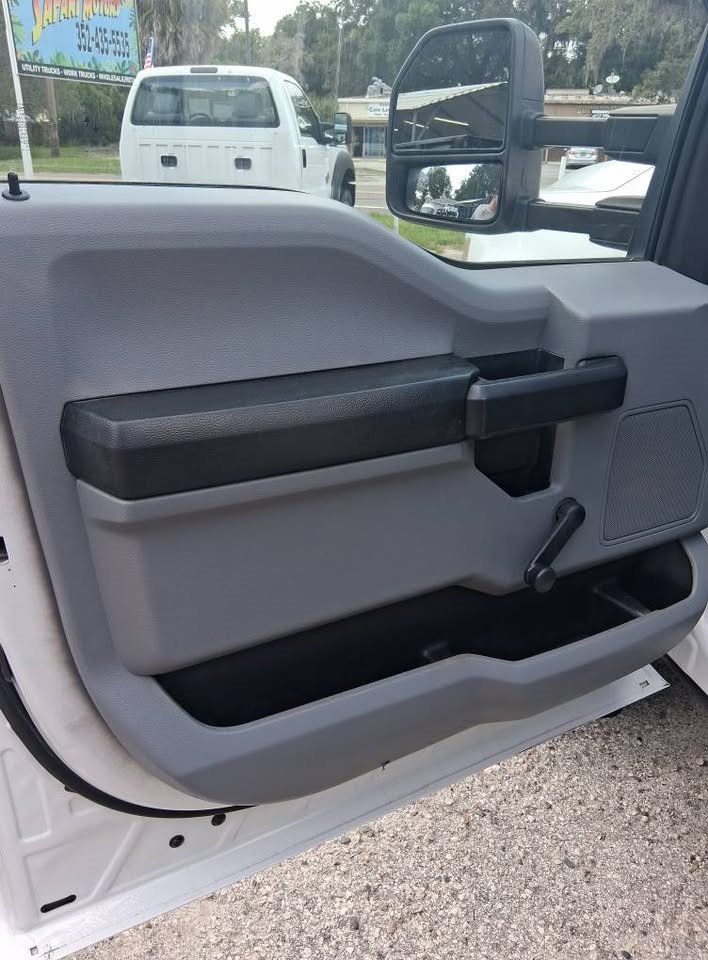 2017 Ford F-550 - $24,995