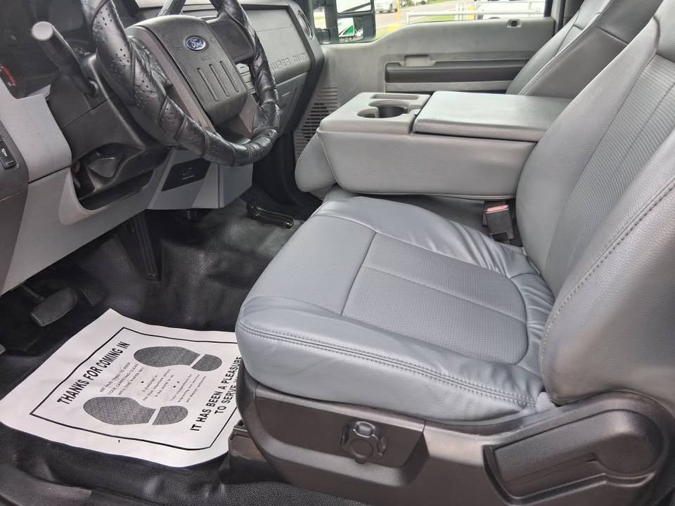 2016 Ford F550 - $16,995