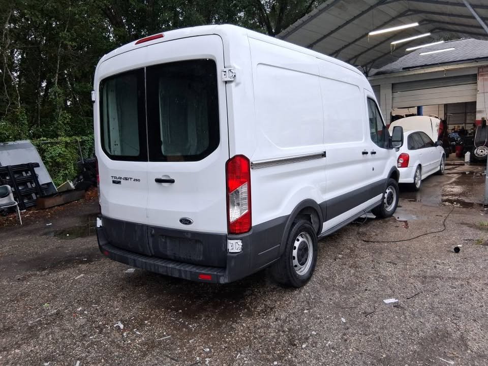 2016 Ford T250 Vans - $16,995