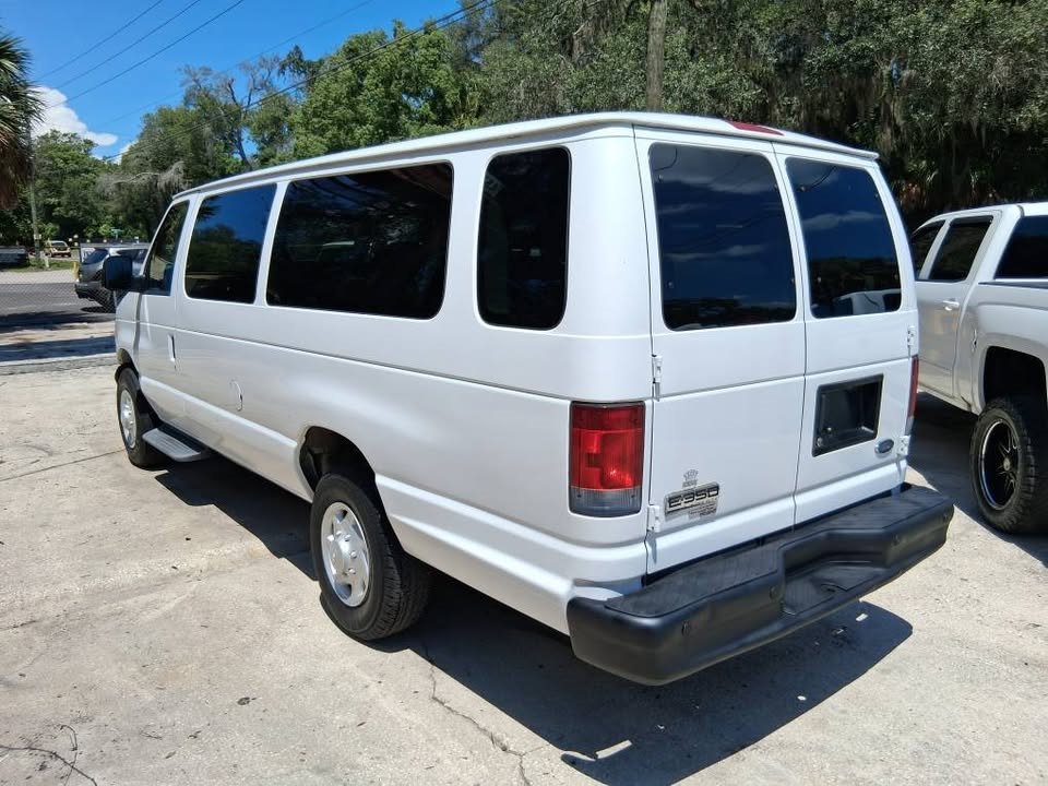 2007 Ford E-350 - $19,995