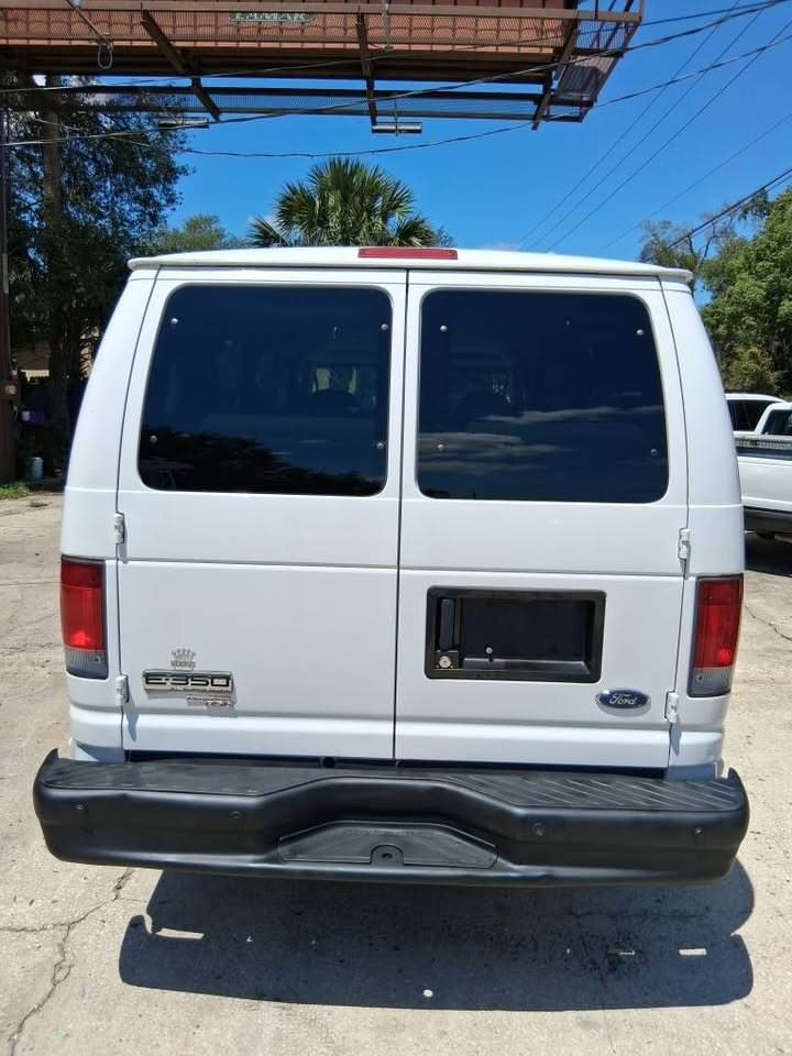2007 Ford E-350 - $19,995