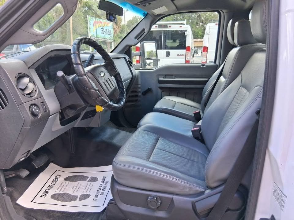 2013 Ford F-550 - $26,995