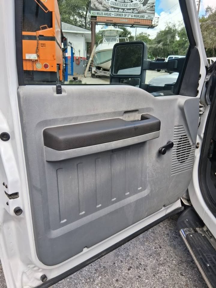 2013 Ford F-550 - $26,995