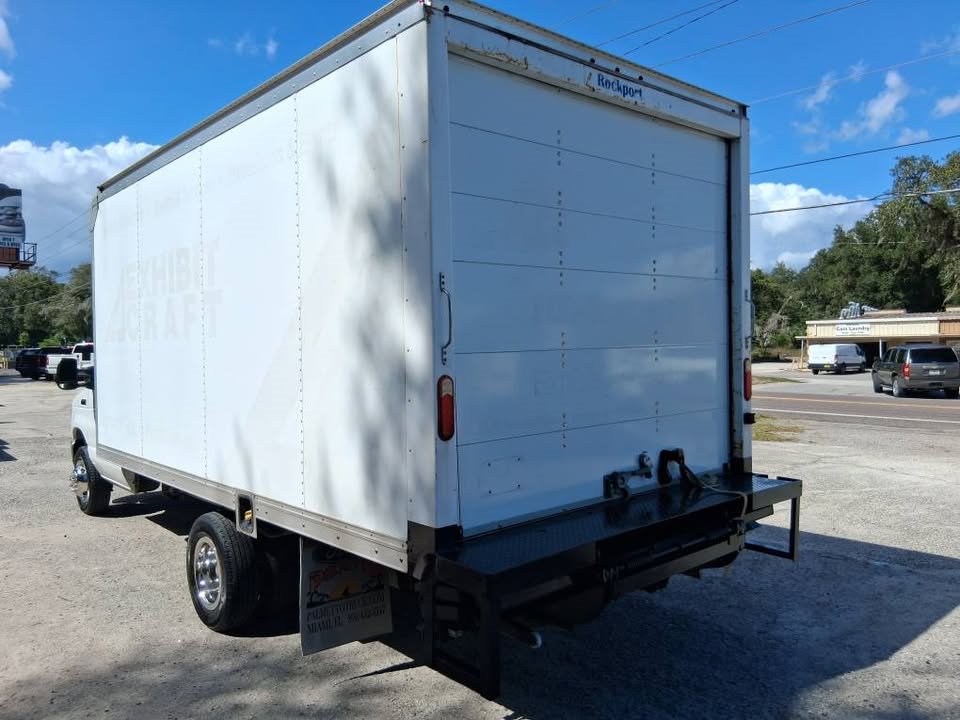 2017 Ford E-450 - $25,995