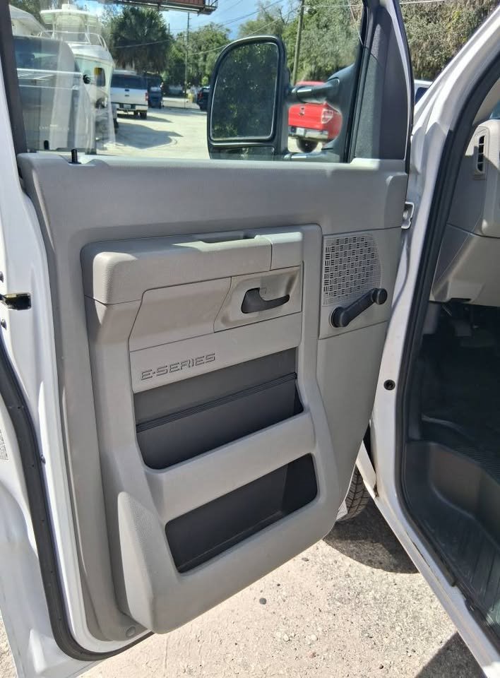 2017 Ford E-450 - $25,995