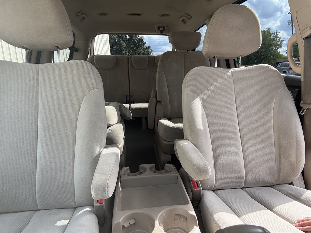 2008 Kia Sedona - $3,999
