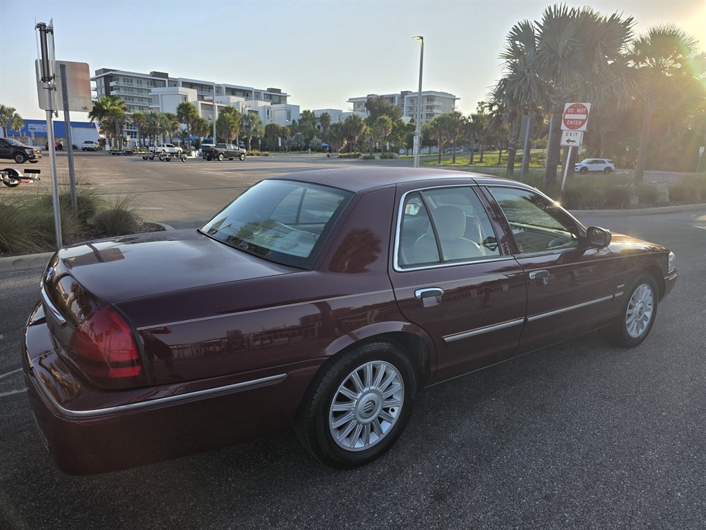 2009 Mercury Grand Marquis - $7,995