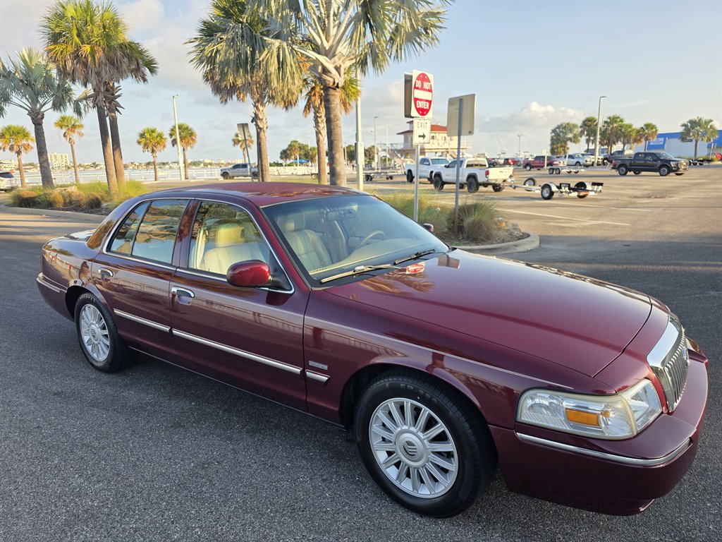 2009 Mercury Grand Marquis - $7,995