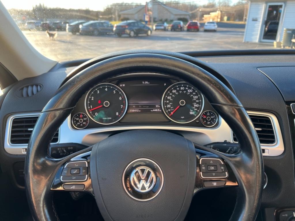 2016 Volkswagen Touareg LUX photo