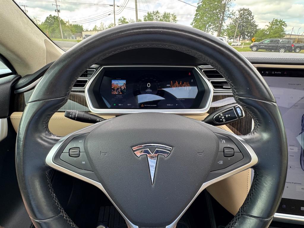 2014 Tesla Model S photo